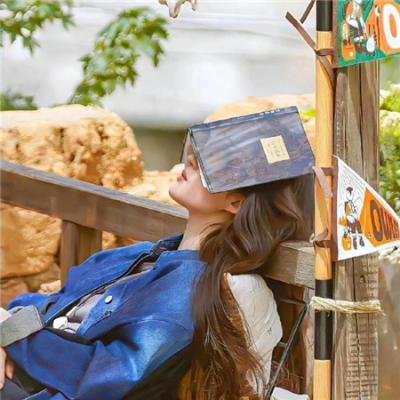 使用下方 20 个影片名，按顺序一一对应，不要改动片名文字，只根据片名和括号内类型提示来虚构全新的故事内容： 你疯了吗 那天的记忆 无十字架的墓地 针刺 危地谍影 丹波哲郎的大灵界 漂浮于太空的教室 矿哥矿嫂的平凡生活 两脚朝天2 黑暗王国 美眉校探 第三季 马布斯博士的一千只眼 葛罗达的新娘 樱桃红 传教士第四季 黑色报告粤语 蓝色牛仔裤芬兰小姐 预知感能 孤独的野兽 爱情写上瘾